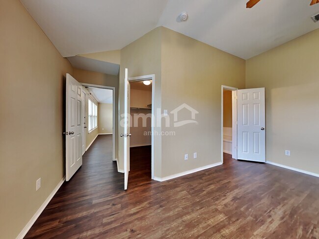 Building Photo - 925 Hawthorne Rd