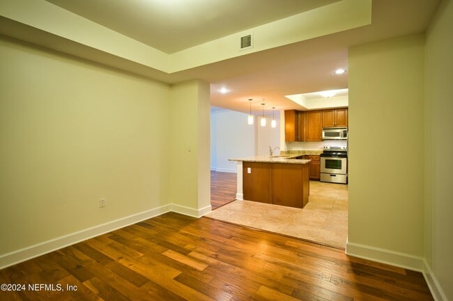 Building Photo - 525 3rd St N