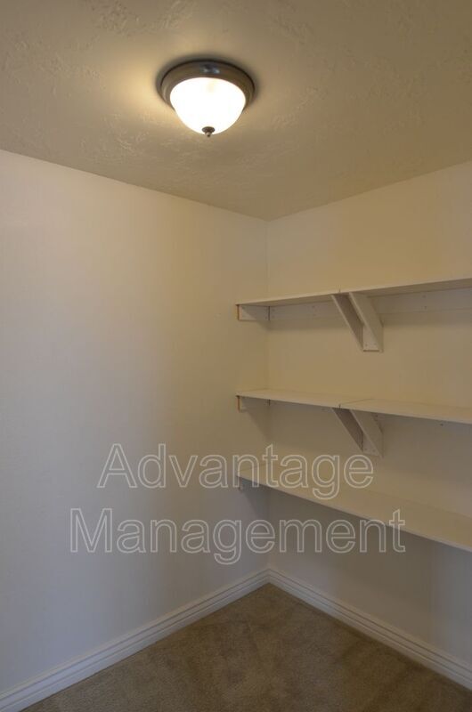 Building Photo - 4044 S Lake Vista Dr