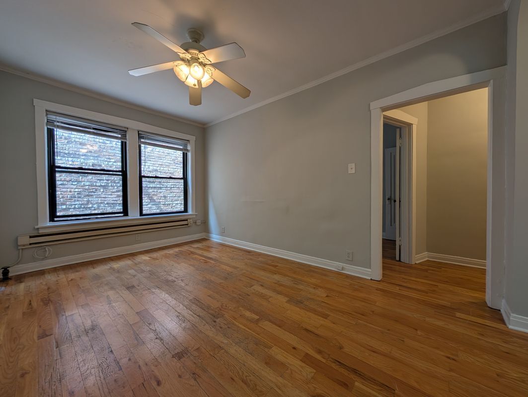 Building Photo - 511 W Melrose St