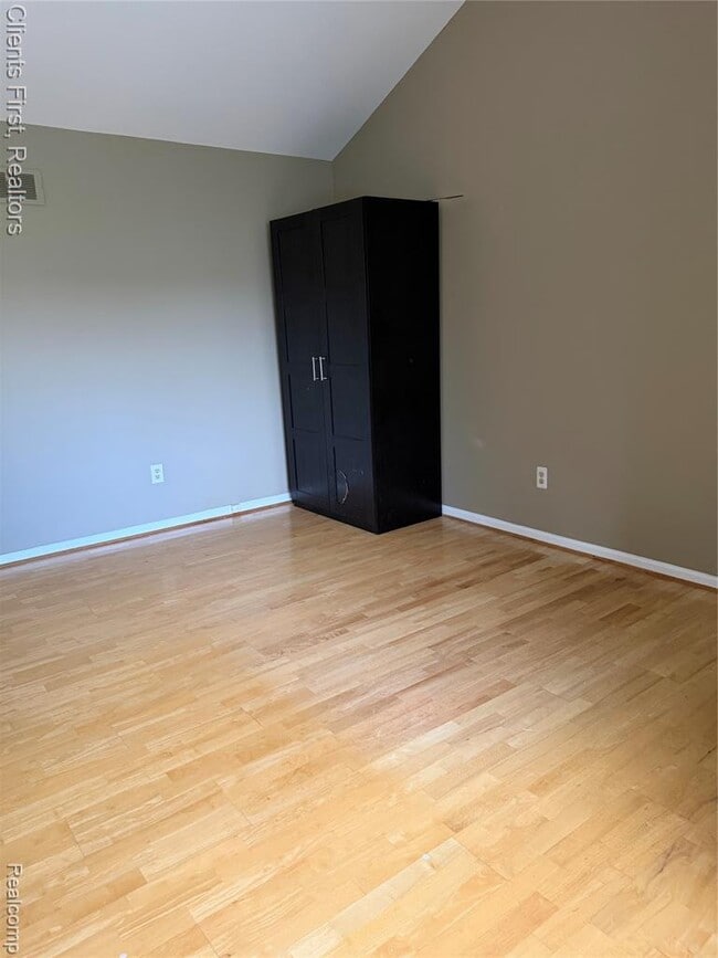 Building Photo - 35285 Pennington Dr