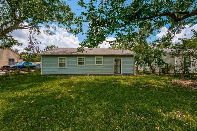 Building Photo - 7621 Sundown Dr