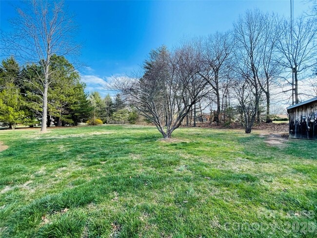 Building Photo - 2499 Brookwood Rd