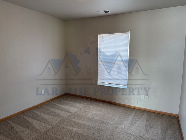 Building Photo - 3 Bed 2 Bath Condo