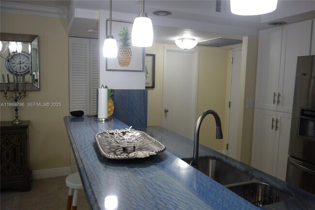 Building Photo - 5701 Collins Ave