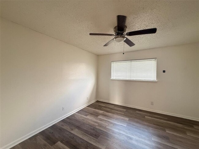 Building Photo - 2607 Ektom Dr