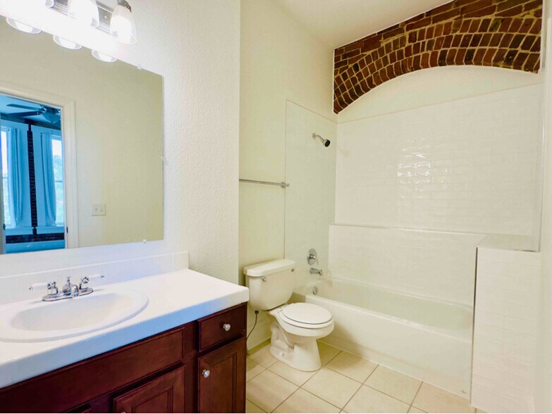 Building Photo - 3211 Zuni St