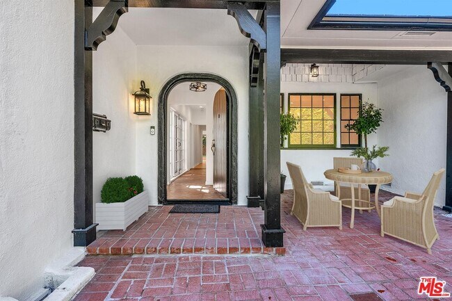 Building Photo - 629 N Rexford Dr