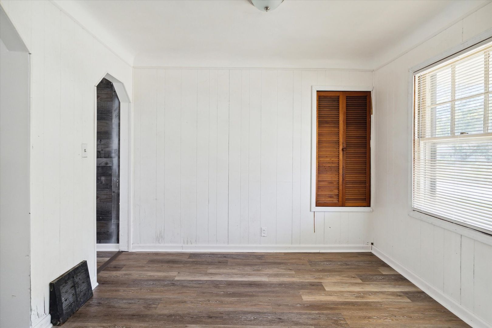 Building Photo - Remodeled 4B 1B Home $1,275