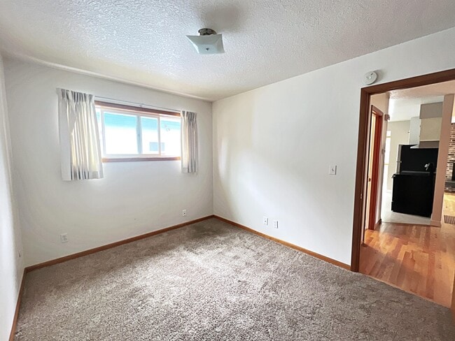 Building Photo - 3385 SE 10th Ave