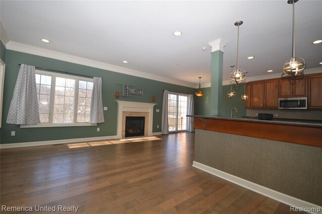 Building Photo - 42965 River Bend Dr