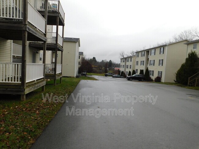 Building Photo - Woodland Acres