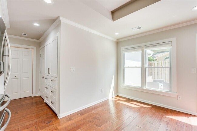 Building Photo - 35 Ashleigh Terrace NE