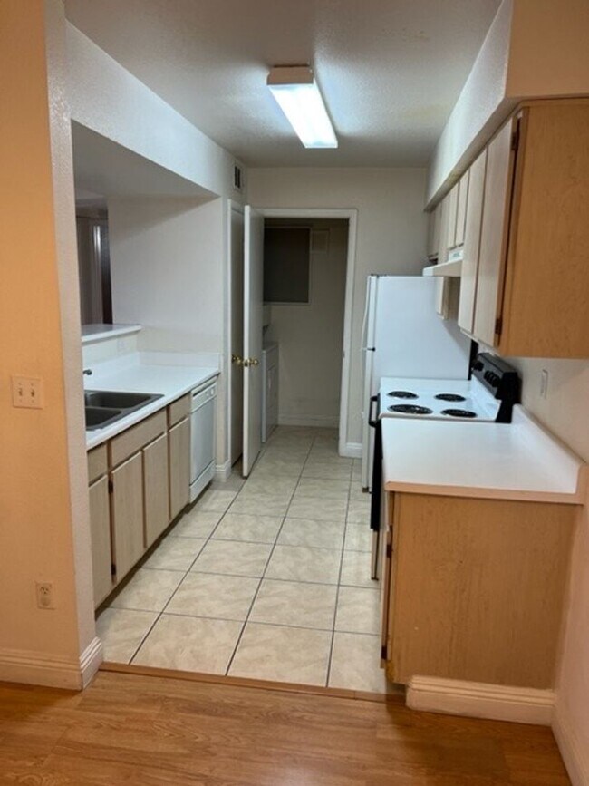Building Photo - 1 Bedroom Unit Located in Copper Palms!