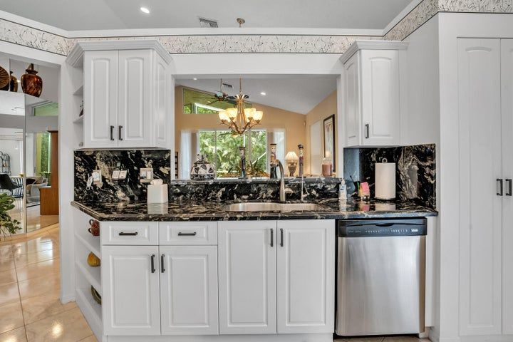 Building Photo - 5153 Brookview Dr