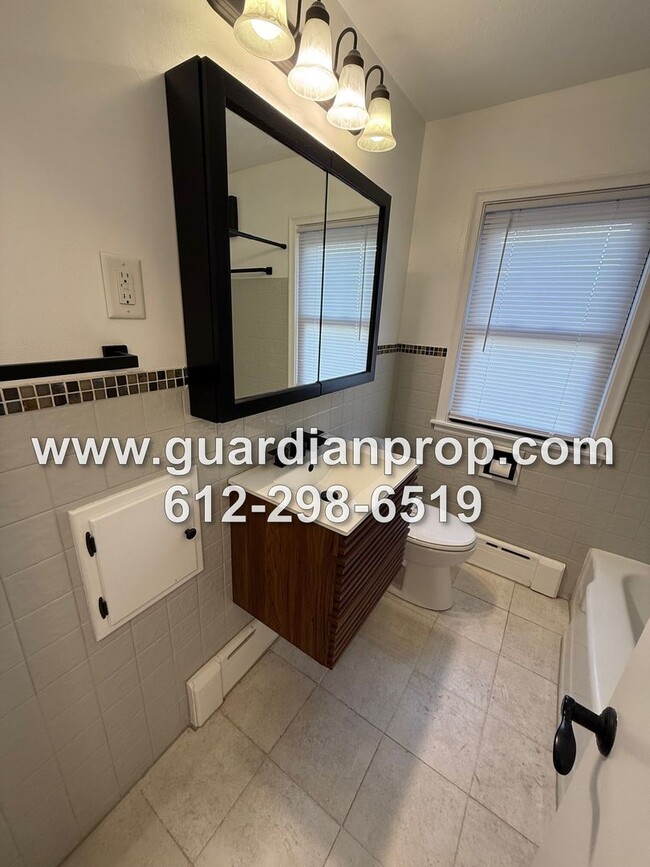 Building Photo - Fully Updated House Available Now, Office,...