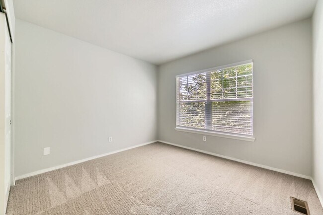 Building Photo - 4 bed /2.5bath Charming Home in Aurora