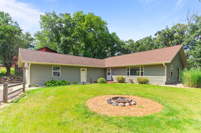 Building Photo - N7439 Mariner Hills Cir