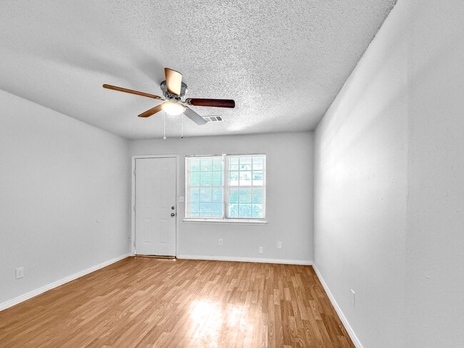 Building Photo - 4325 Prairie Ln