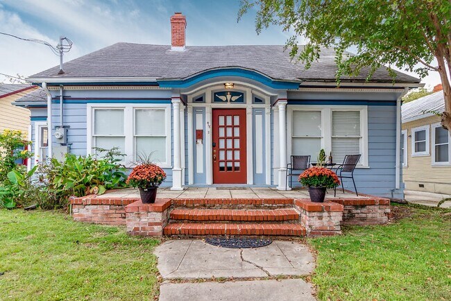 Building Photo - 418 E Myrtle St