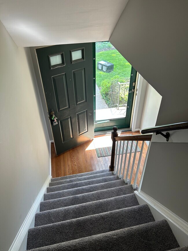 Building Photo - 4863 Chevy Chase Dr