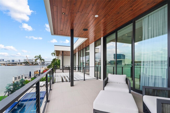 Building Photo - 1957 Harbourview Dr