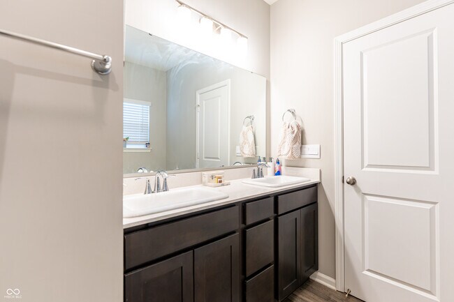 Building Photo - 354 Limerick Ln