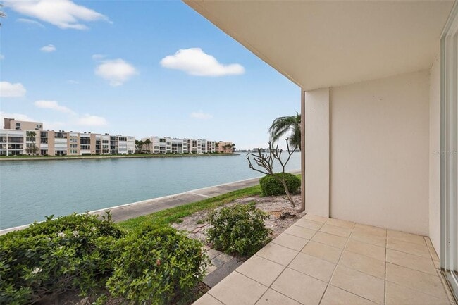 Building Photo - 7540 Bay Island Dr S