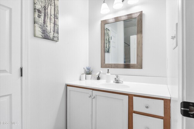 Building Photo - 401 Avalon Pl