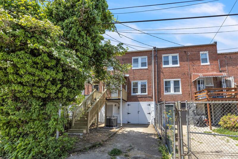 Building Photo - 731 Mt Holly St