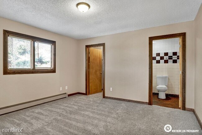 Building Photo - 8807 Washburn St