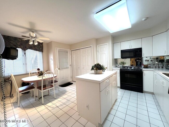 Building Photo - 92 Winthrop Rd