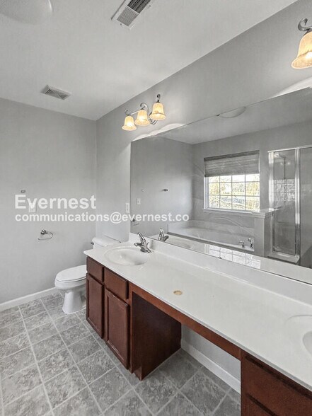 Building Photo - 301 Quail Hollow Dr