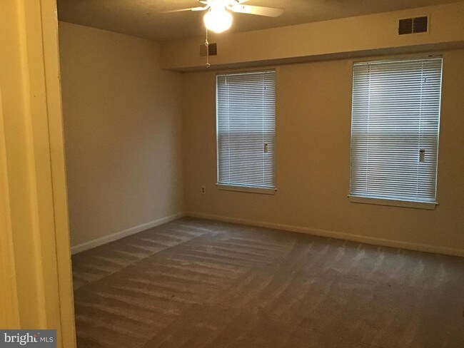 Building Photo - 8961 Town Center Cir