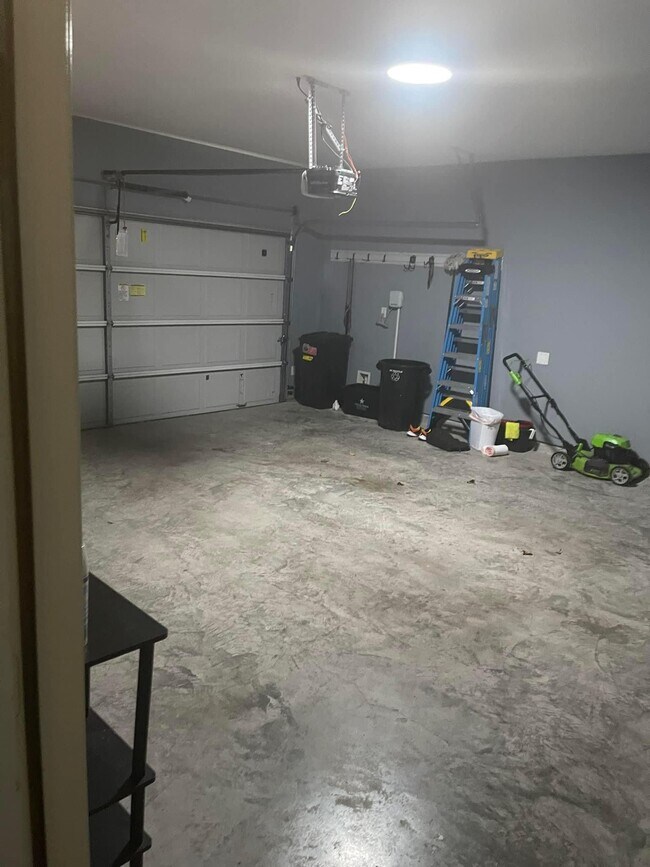 Building Photo - 1917 Barrel Oak Dr