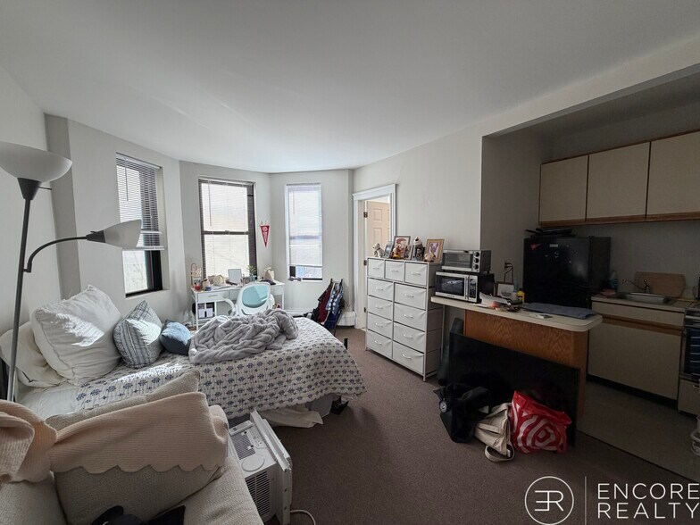 Building Photo - 8 Aberdeen St