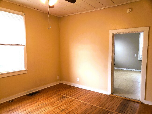 Building Photo - 902 N 9th St