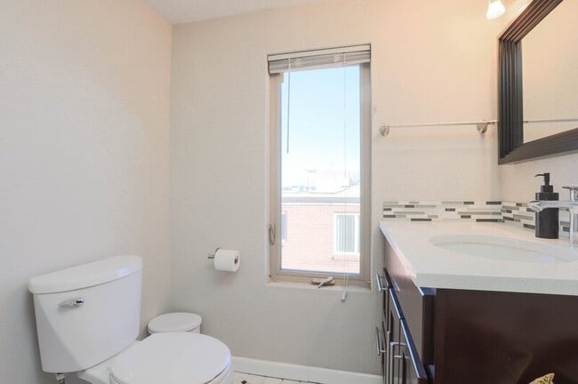 Building Photo - 2220 W 31st Ave