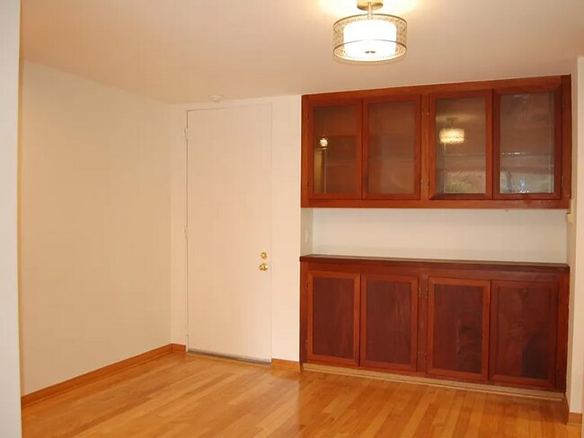 Building Photo - 6526 Ocean Crest Dr