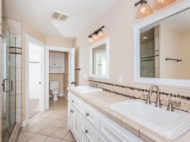 Building Photo - 2063 Cambridge Ave