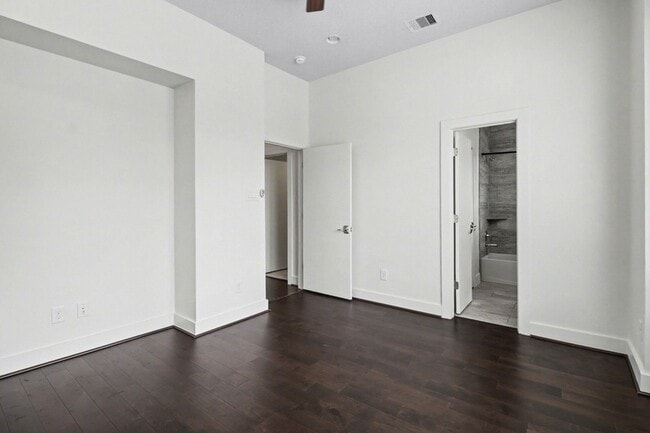 Building Photo - 715 Hartman St