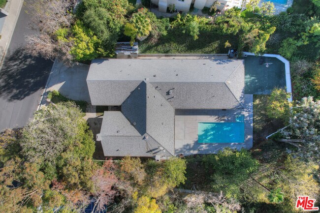 Building Photo - 3217 Hutton Dr