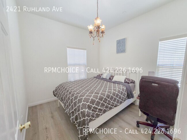 Building Photo - 2421 Ruhland Ave
