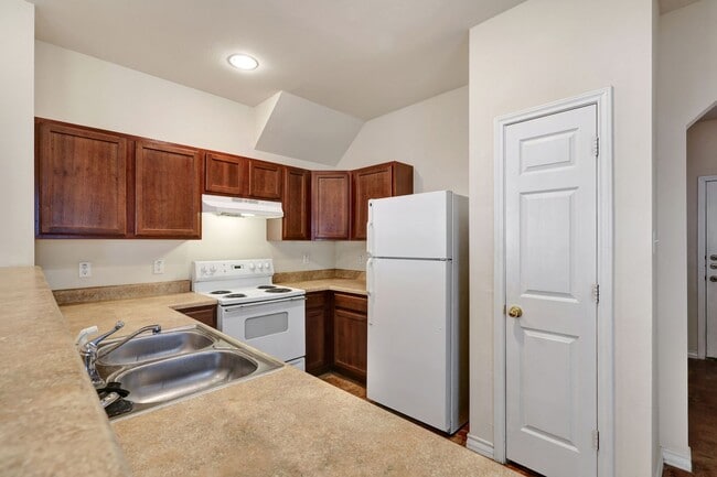 Building Photo - 7823 Kingsbury Wood