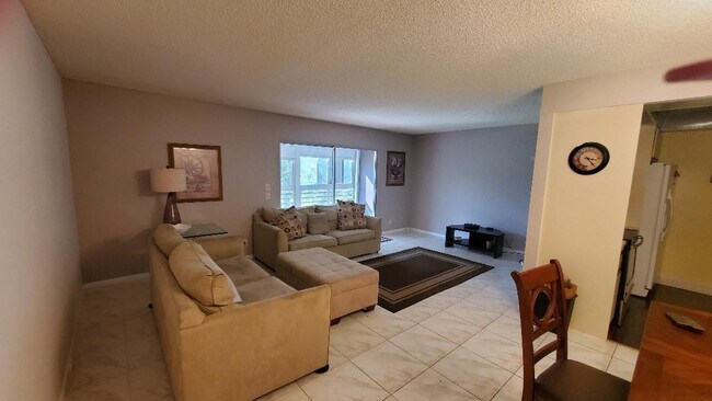 Building Photo - 3401 Bimini Ln