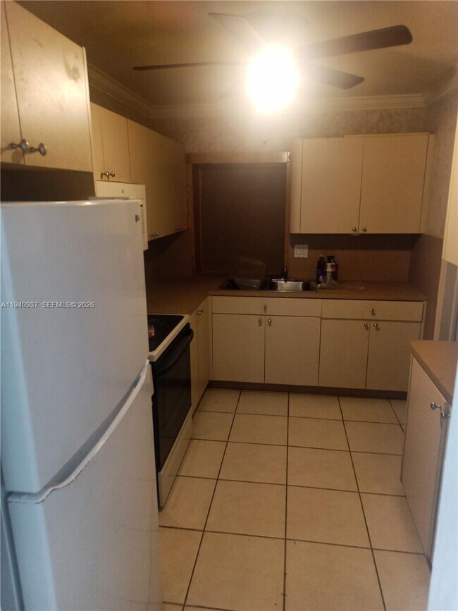 Building Photo - 6280 SW 8th Pl