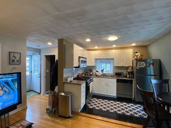 Building Photo - 88 Pearl St