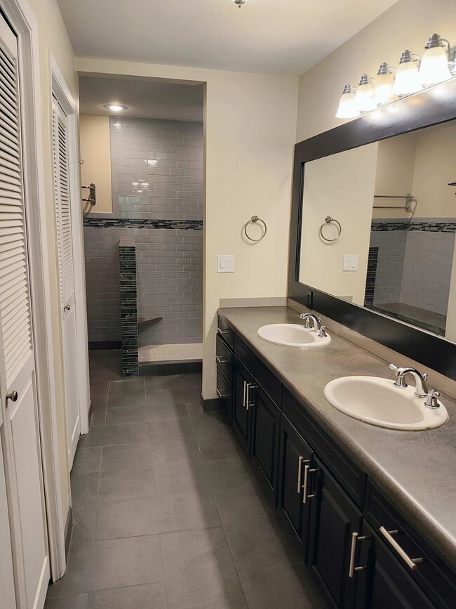 Building Photo - Beautiful 2 Bd 2 Bath Condo in Murray