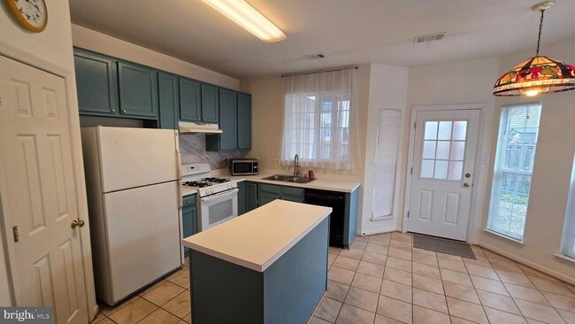 Building Photo - 2441 Old Farmhouse Ct