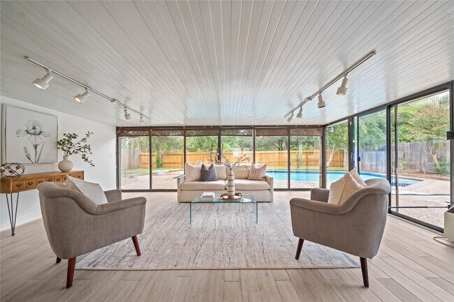 Building Photo - 9022 Quebec Dr